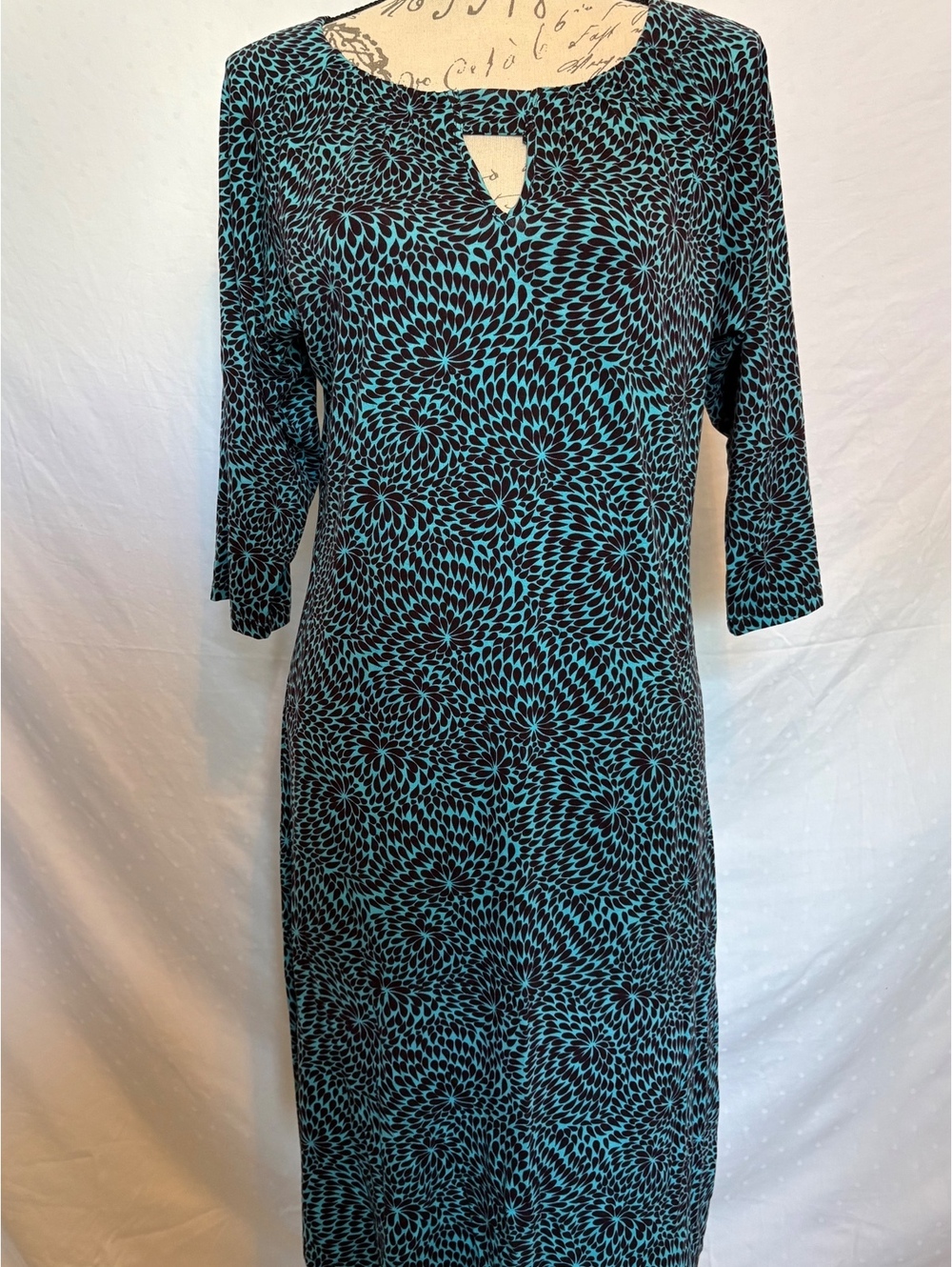 NWT. Zen Knits very pretty and comfy dress. Size large.